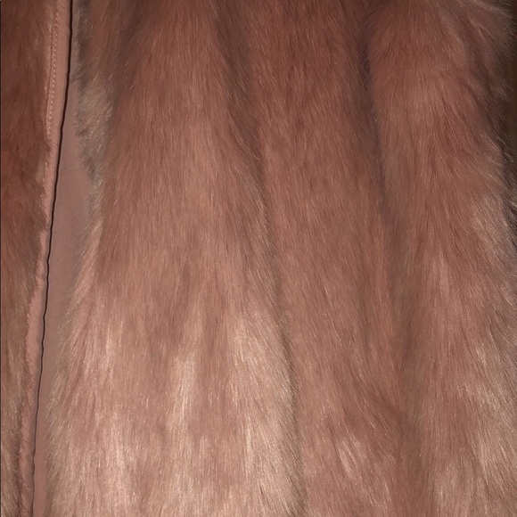 Beautiful pink very soft Faux fur vest - Picture 2 of 2
